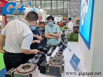 Thiết bị truyền động quay rỗng hạng nặng được trưng bày tại Hội chợ Công nghệ...
